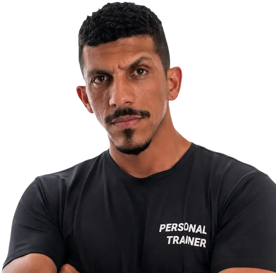 Rafael Rodrigues, personal trainer em Londrina, de braços cruzados
